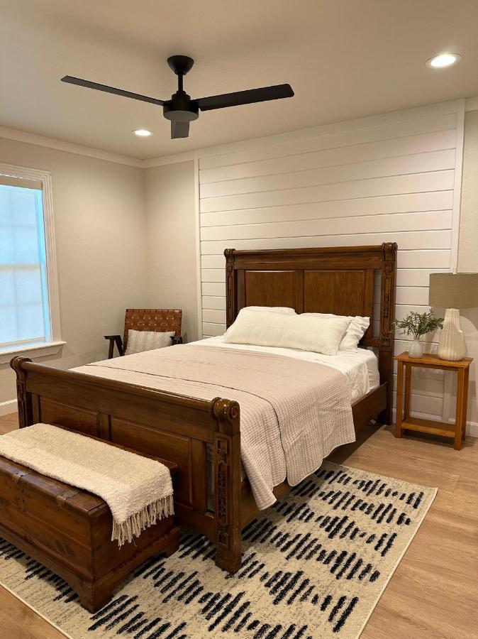 Newly Renovated 4B, 2.5 Bath Lakefront Home With South Grand Lake Views And Dock Vinita Exterior photo